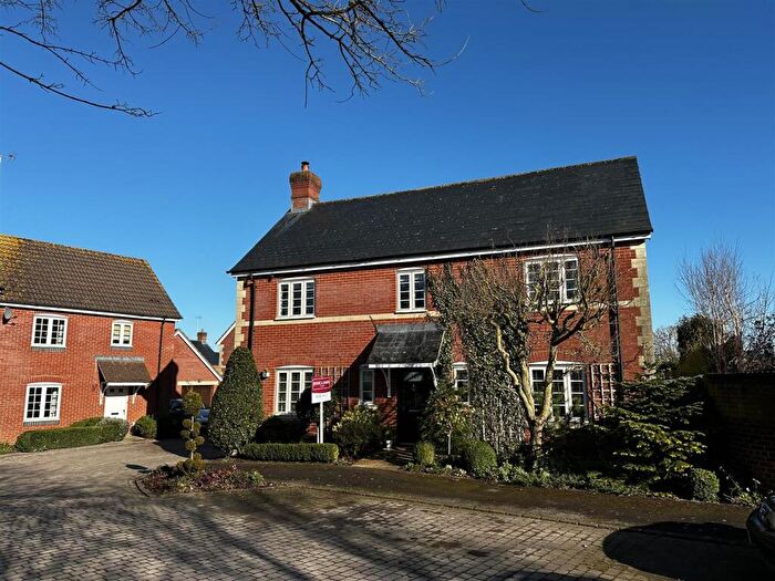4 Bedroom House For Sale In Home Farm Close, Heddington, Calne, SN11