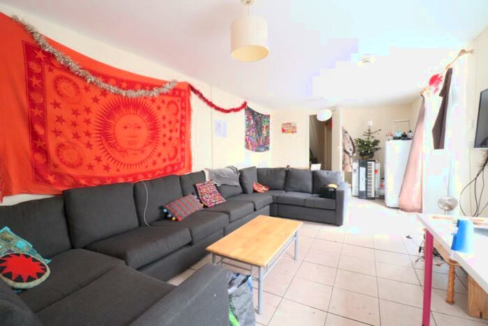 10 Bedroom Terraced House To Rent In Llanbleddian Gardens, Cathays, CF24