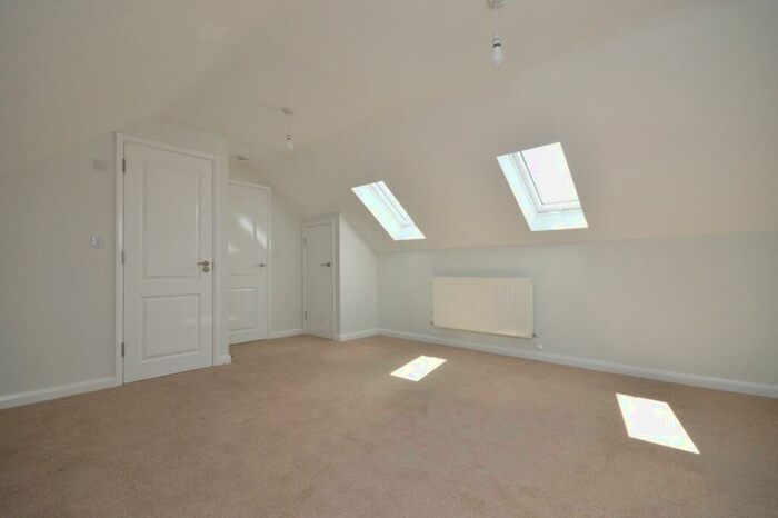 2 Bedroom Flat To Rent In Broomhill Road, Bristol, BS4