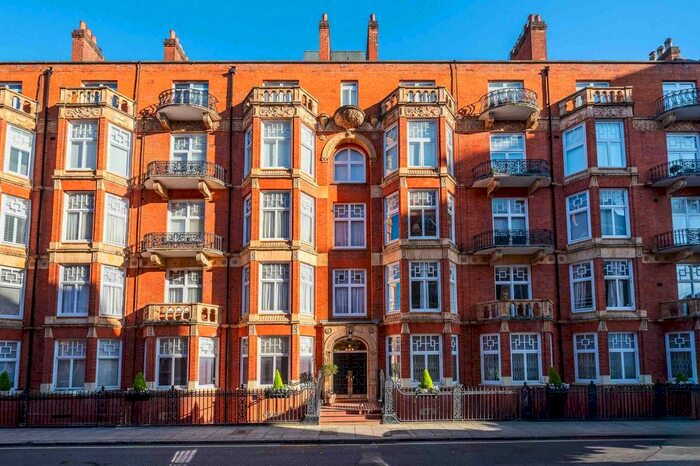 2 Bedroom Flat To Rent In Montagu Mansions, Marylebone, London, W1U