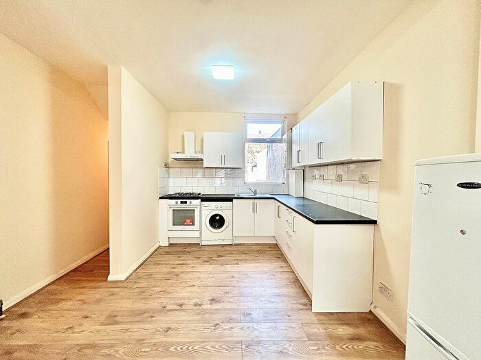 1 Bedroom Flat To Rent In Rosedale Road, Forest Gate, E7