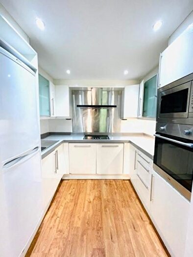 1 Bedroom Apartment To Rent In The Grainstore, Western Gateway, Royal Victoria Docks, Canning Town, London, E16