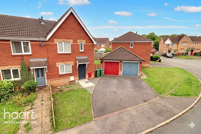 3 Bedroom End Of Terrace House For Sale In Sandringham Close, Wellingborough, NN8