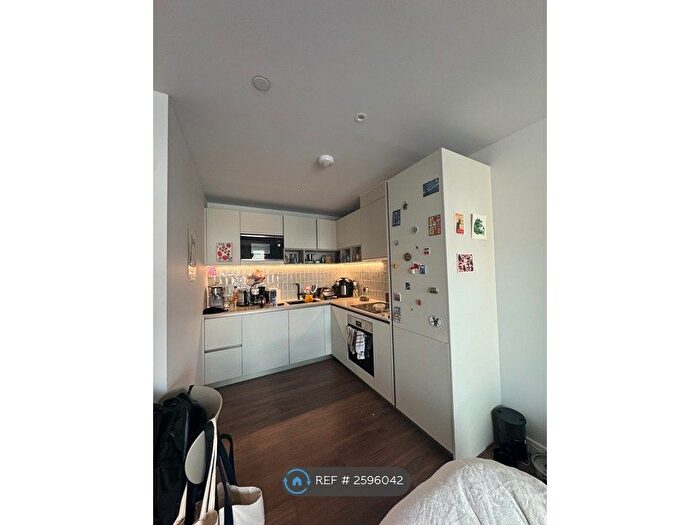 1 Bedroom Flat To Rent In Waterline Way, London, SE8