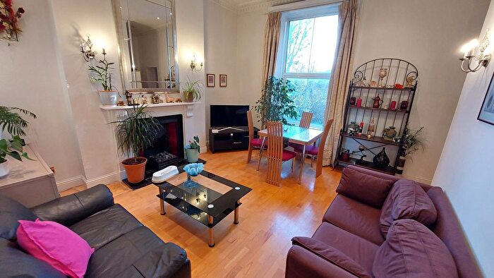 2 Bedroom Flat To Rent In The Mall, London, W5