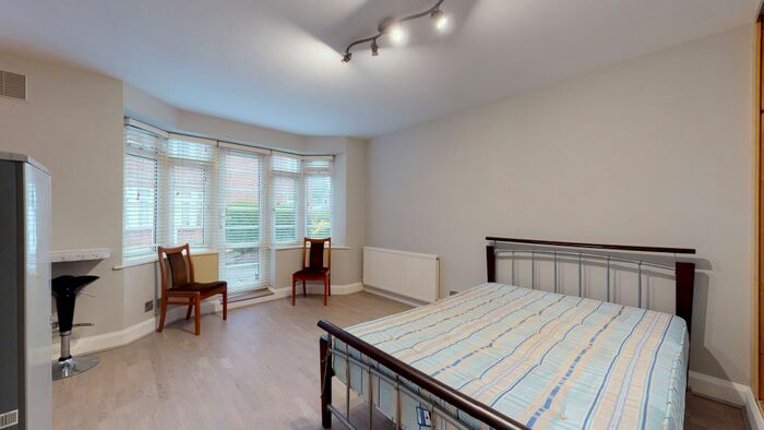 Studio To Rent In Hastings Road, London, W13