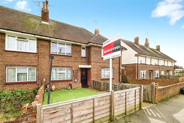 2 Bedroom Maisonette For Sale In Chelmsford Avenue, Romford, Essex, RM5