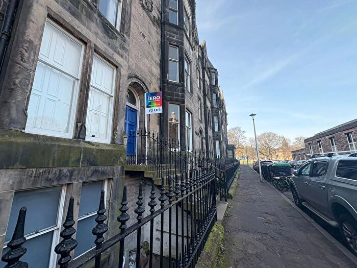 5 Bedroom Flat To Rent In Warrender Park Crescent, Marchmont, Edinburgh, EH9