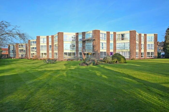 2 Bedroom Apartment To Rent In Parkside Court, Weybridge, Surrey, KT13