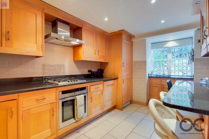 3 Bedroom Flat To Rent In Cathcart Hill, London, N19