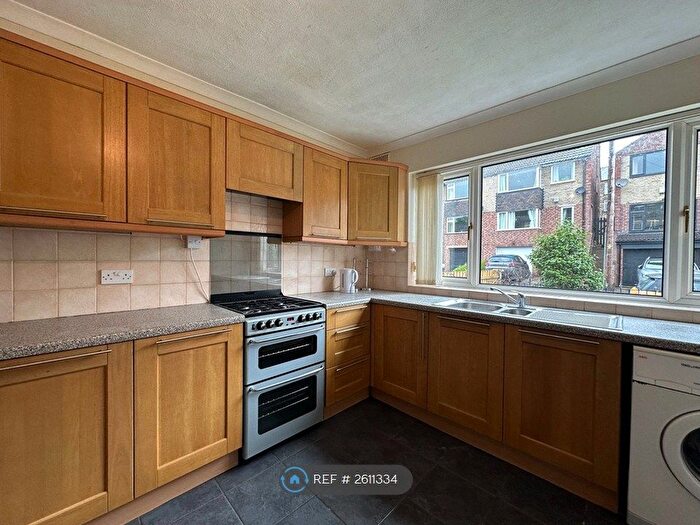 3 Bedroom Semi-Detached House To Rent In Low Road, Sheffield, S6