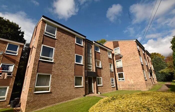 2 Bedroom Flat To Rent In Grosvenor Park Gardens, Leeds, LS6