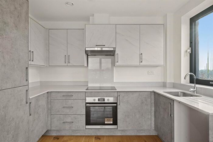 1 Bedroom Flat To Rent In Staines Road, Hounslow, TW4