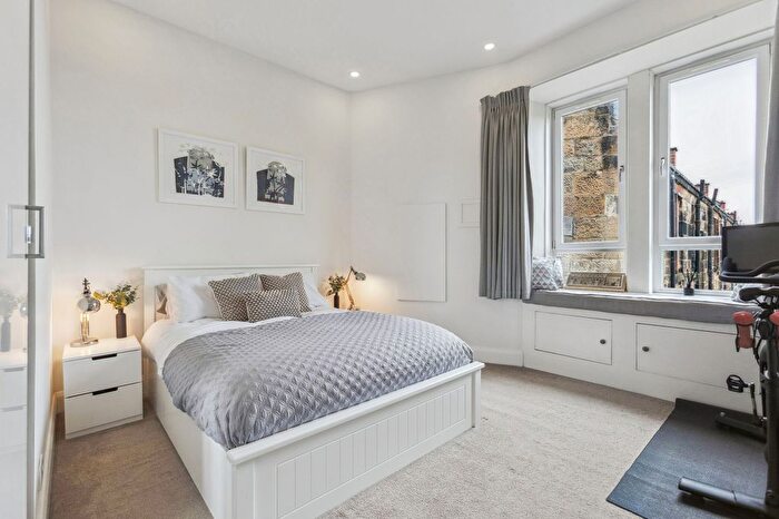 2 Bedroom Flat For Sale In Churchill Drive, Broomhill, G11