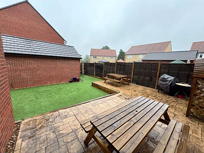 4 Bedroom Detached House For Sale In Lower Close, Wroughton, Swindon, SN4