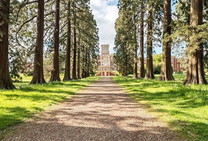 2 Bedroom Flat For Sale In Reed Drive, Redhill, Surrey, RH1
