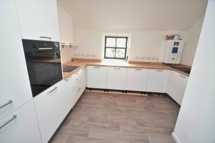 2 Bedroom Flat To Rent In St Thomas Street, Penryn, TR10