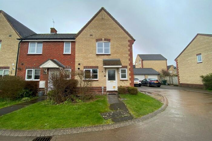 3 Bedroom End Of Terrace House To Rent In Woodpecker Close, Bicester, Oxon, OX26