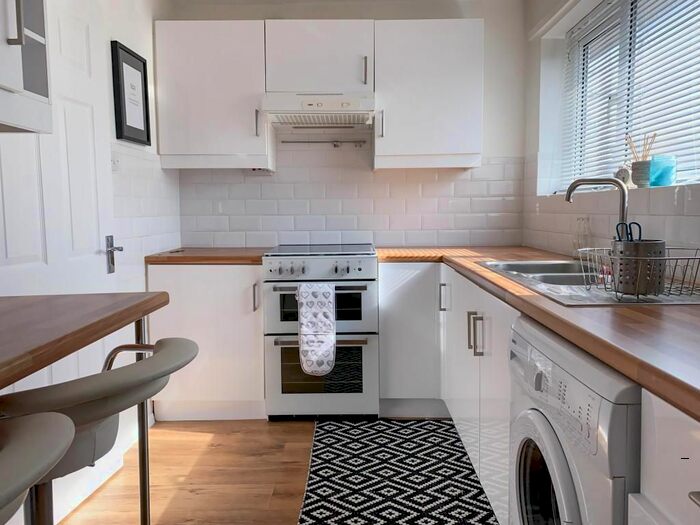 2 Bedroom Flat To Rent In Ashdown Road, Chandler's Ford, Eastleigh, SO53