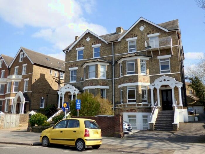 1 Bedroom Flat To Rent In Kew Gardens Road, Kew, Richmond, Surrey, TW9