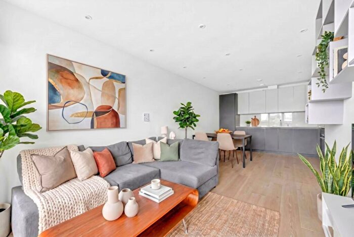 2 Bedroom Apartment To Rent In Hemming Street, Whitechapel, London, E1