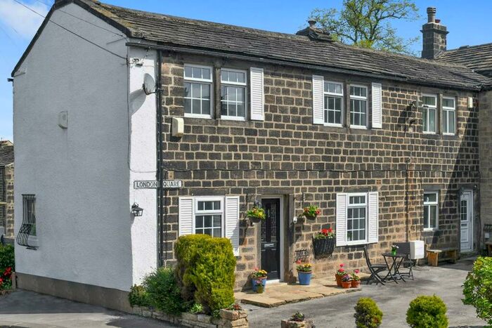 2 Bedroom Cottage To Rent In London Square, Rawdon, Leeds, LS19