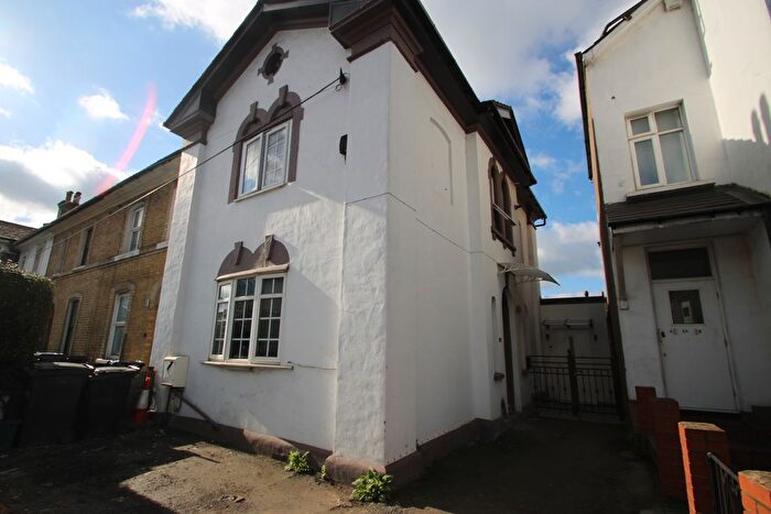 3 Bedroom Property To Rent In Selsdon Road, South Croydon, CR2