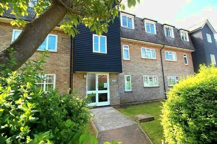 2 Bedroom Flat To Rent In Menzies Avenue, Laindon, Basildon SS15