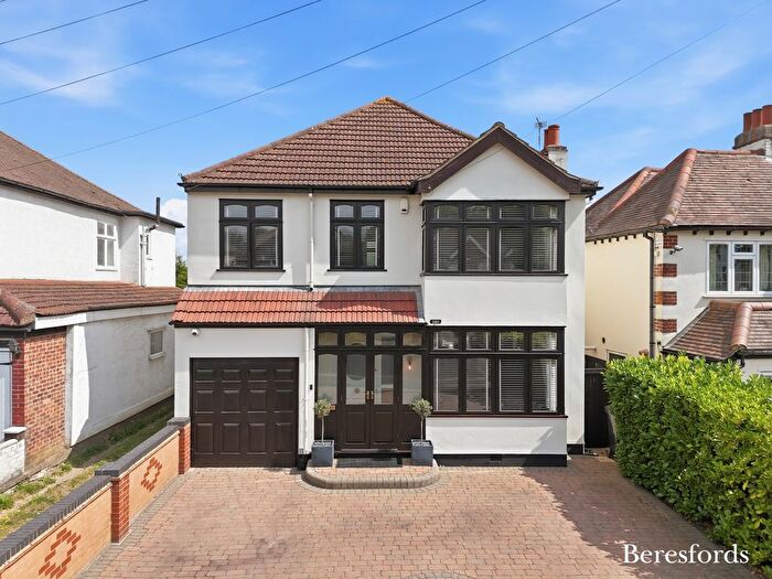 5 Bedroom Detached House For Sale In Osborne Road, Hornchurch, RM11