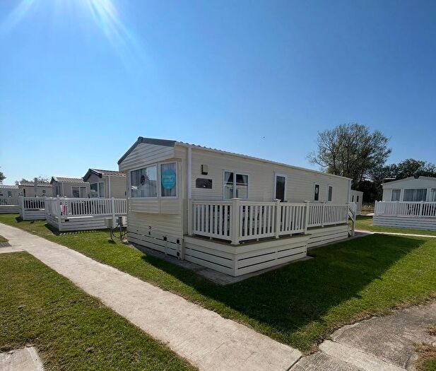 2 Bedroom Park Home For Sale In Broadway Lane, South Cerney, Cirencester, GL7