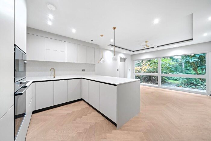 2 Bedroom Town House To Rent In Park Village East, London, NW1