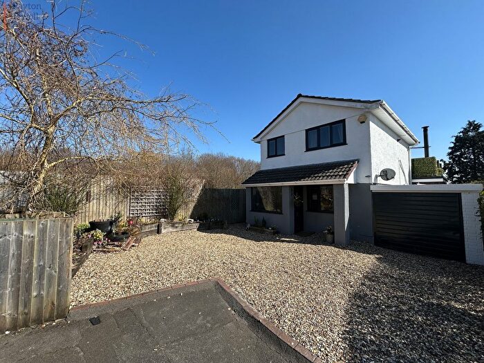 3 Bedroom Detached House For Sale In Hill View, Pencoed, Bridgend County., CF35