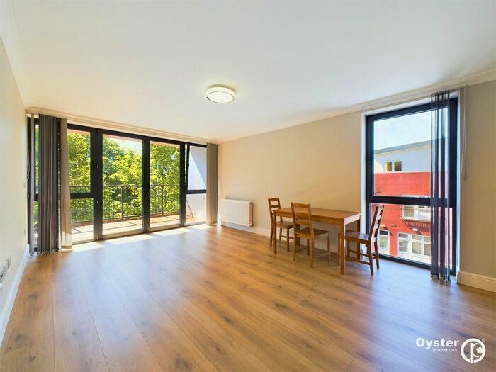 2 Bedroom Flat To Rent In Dwight Road, Watford, WD18