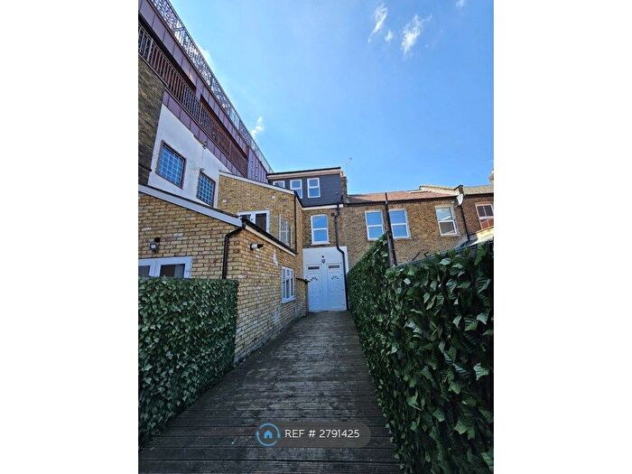 2 Bedroom Flat To Rent In Heron Mews, Ilford, IG1
