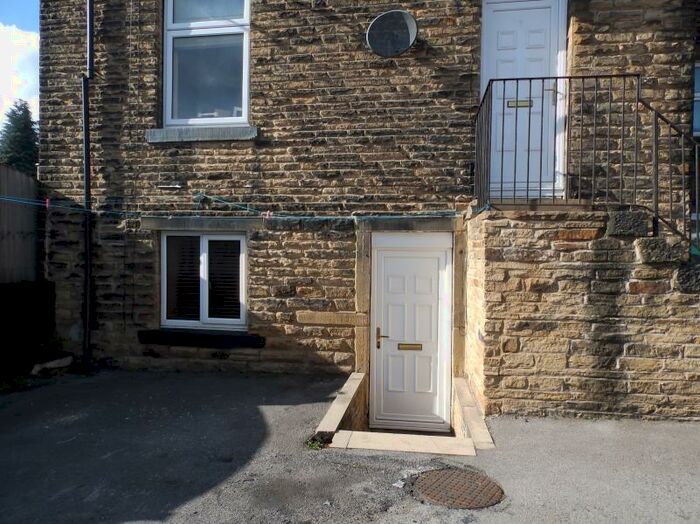 1 Bedroom Apartment To Rent In Briar Rhydding, Baildon, Shipley, West Yorkshire, BD17