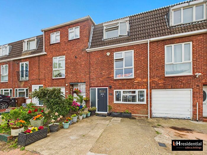 4 Bedroom Terraced House For Sale In Tallis Way, Borehamwood, WD6