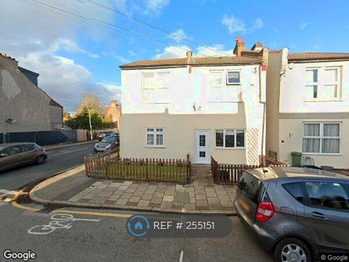 4 Bedroom Semi-Detached House To Rent In Bromley Gardens, Bromley, BR2