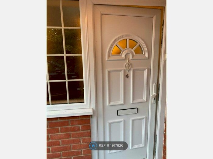 3 Bedroom Semi-Detached House To Rent In Gosbecks View, Colchester, CO2