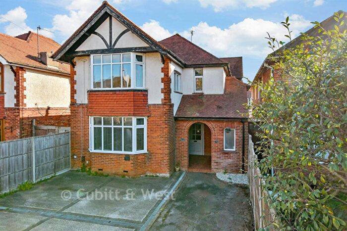 1 Bedroom Flat For Sale In Broadwater Road, Worthing, West Sussex, BN14