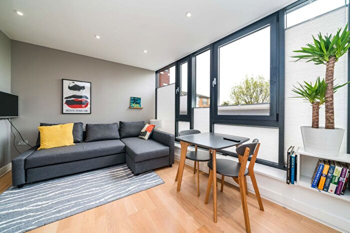1 Bedroom Flat To Rent In Eastway, Vergers Apartments Eastway, E9