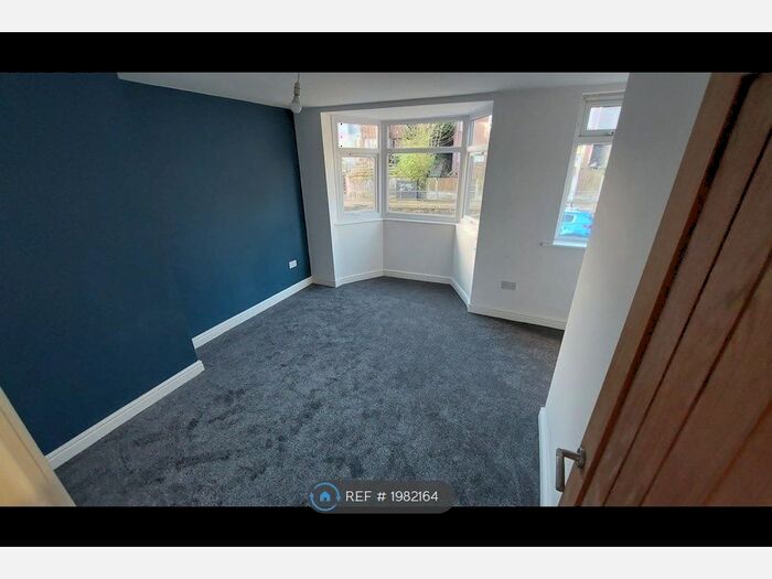 2 Bedroom Semi-Detached House To Rent In Holt Hill, Birkenhead, CH41