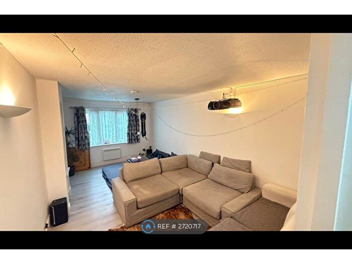 2 Bedroom Flat To Rent In Pycroft Way, London, N9