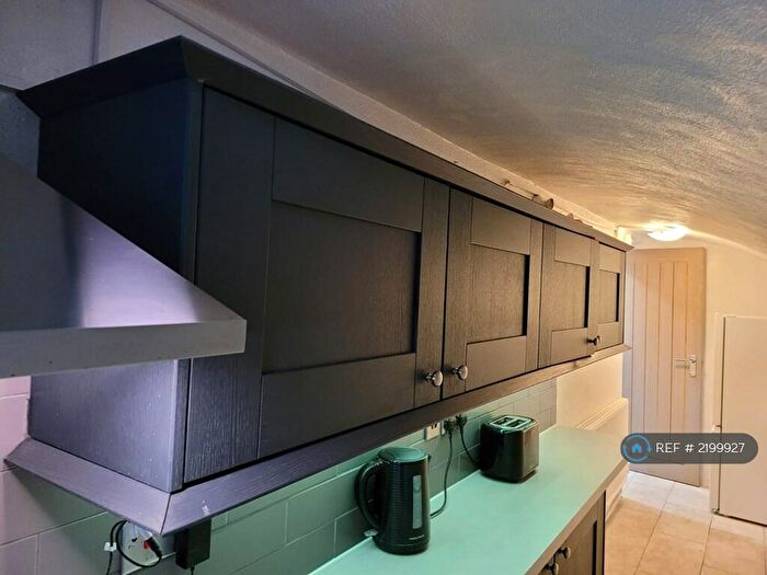 2 Bedroom Flat To Rent In Danbury Street, London, N1
