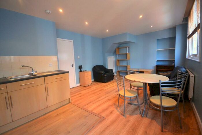 1 Bedroom Apartment To Rent In High Street, Reading, Berkshire, RG1