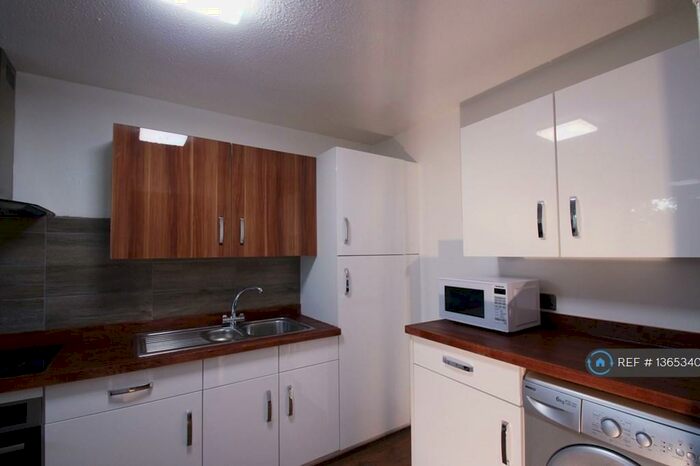 1 Bedroom Flat To Rent In Goldcrest Close, London, SE28