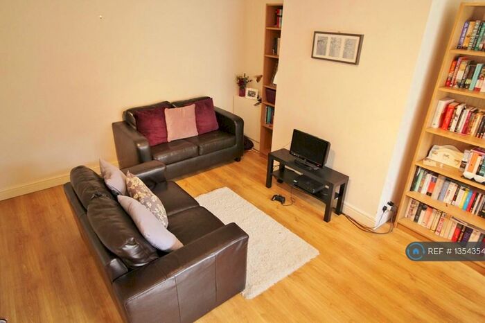 2 Bedroom Terraced House To Rent In Norman View, Leeds, LS5