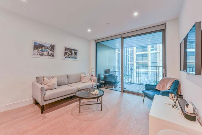 1 Bedroom Flat To Rent In Prince Of Wales Drive, Battersea Park, London, SW8