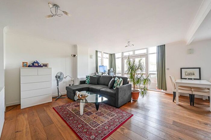 2 Bedroom Flat For Sale In Langbourne Place, Isle Of Dogs, London, E14