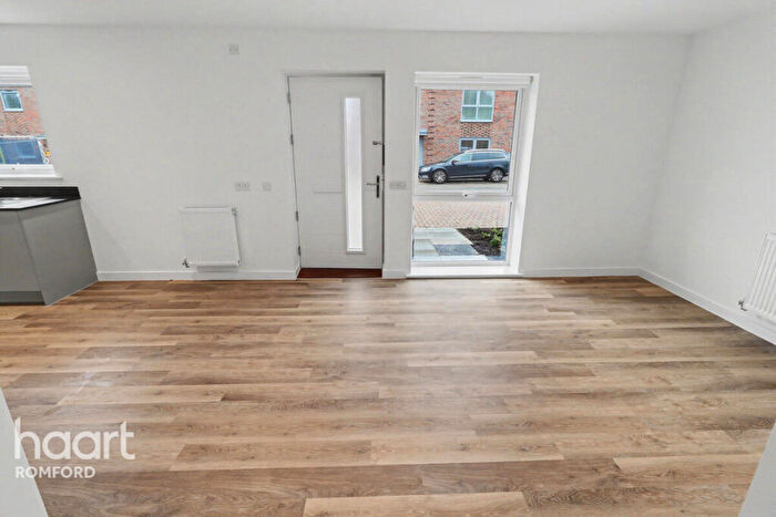 1 Bedroom Maisonette To Rent In Orchid Avenue, Harold Hill, RM3