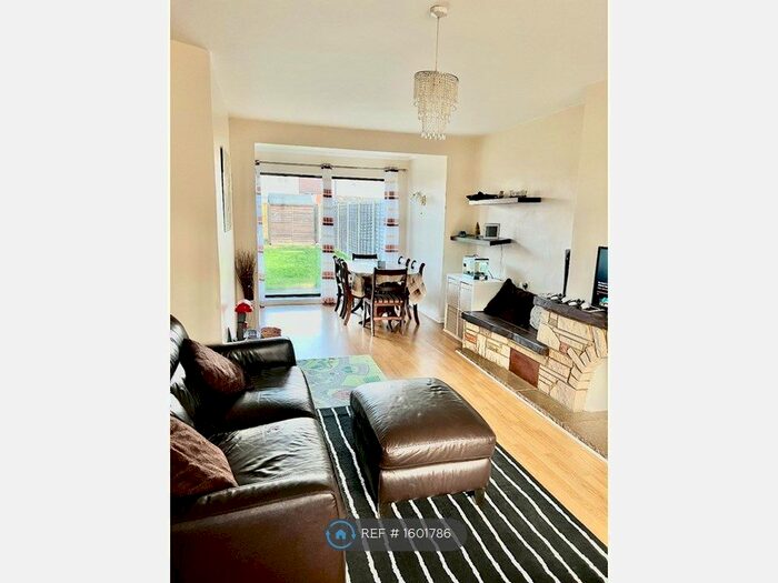 3 Bedroom Semi-Detached House To Rent In Crowley Crescent, Croydon, CR0